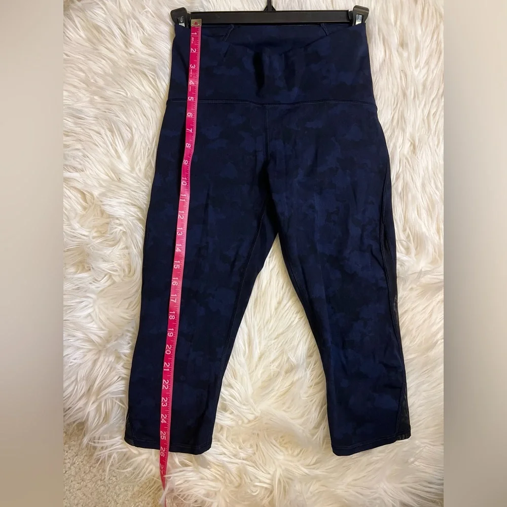 Lululemon Blue Camo Wunder‎ Under High Rise Crop Leggings Size 6
